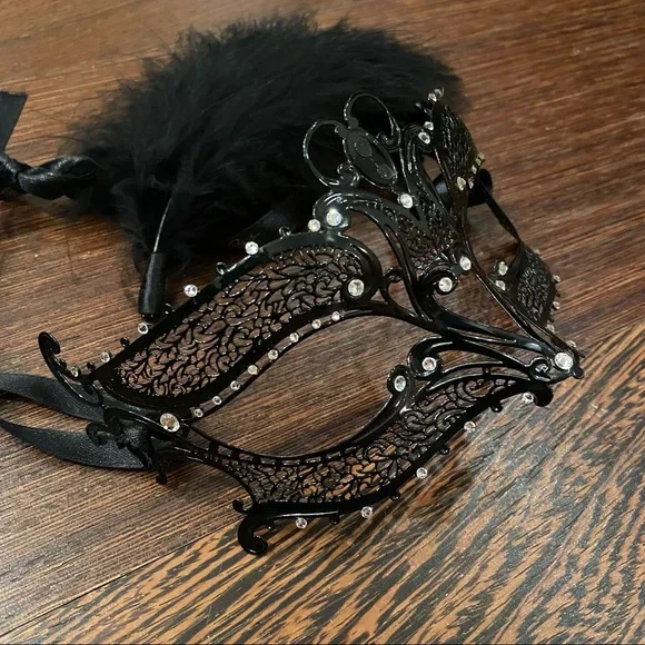 Laser Cut Venetian Black Metal Mask - Picture 2 of 5